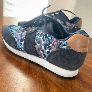 Tory Burch tennis shoes! Navy blue-flower detail!
